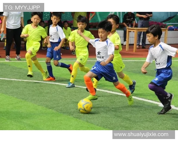 儿童足球训练营助力小球员成长与团队协作能力提升的完美平台