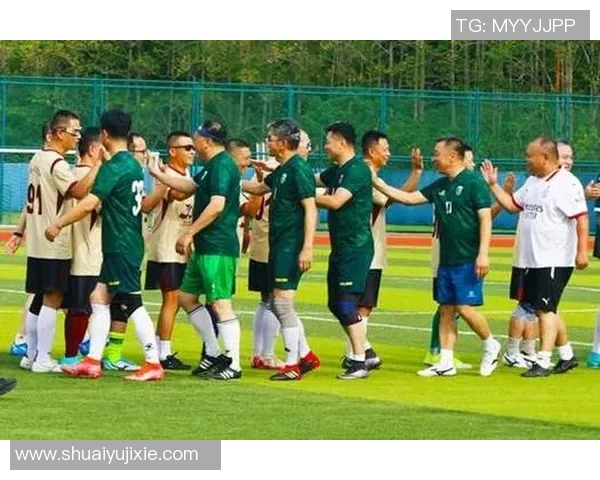 热爱足球的我迫不及待想要观看精彩的足球赛盛宴