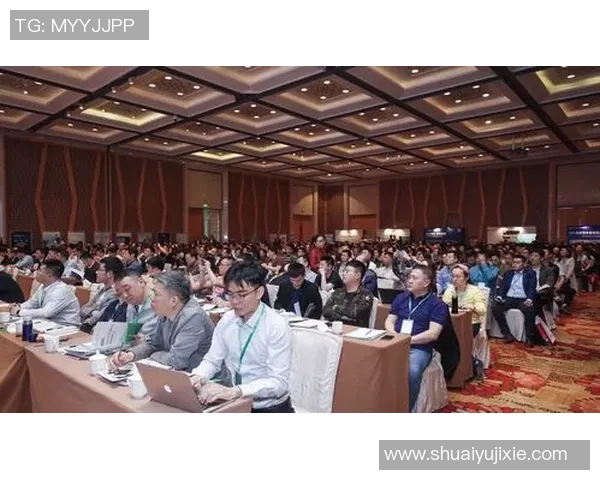 足球里C的魅力与技术解析:从战术到个人风格的全面探讨与启示 足球里C的魅力与技术解析:从战术到个人风格的全面探讨与启示