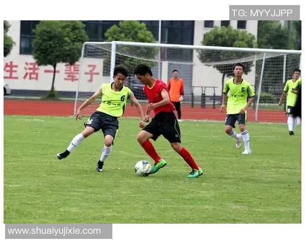 足球苦练成就梦想之路坚持与努力铸就辉煌未来 足球苦练成就梦想之路坚持与努力铸就辉煌未来